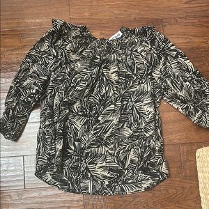 Secular Women's Black and Cream Leaf Print Top